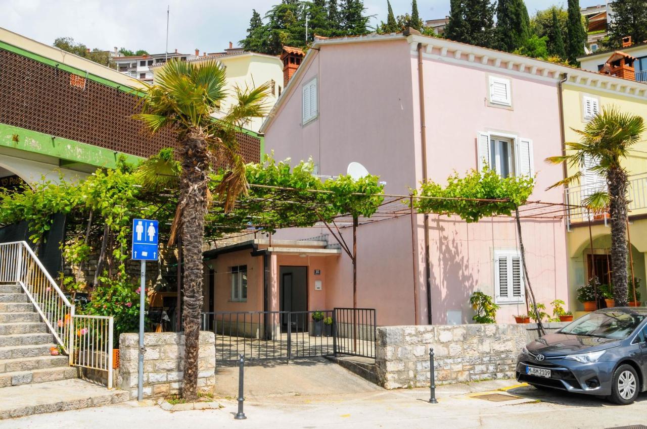 Apartman Gulliver In The Center, 10 Meters From The Sea With Private Parking In Natural Shade Rabac Kültér fotó